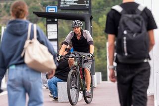 FOTO: Dvorecký most pro cyklisty? Pošle vás na přechody a mezi koleje - Novinky